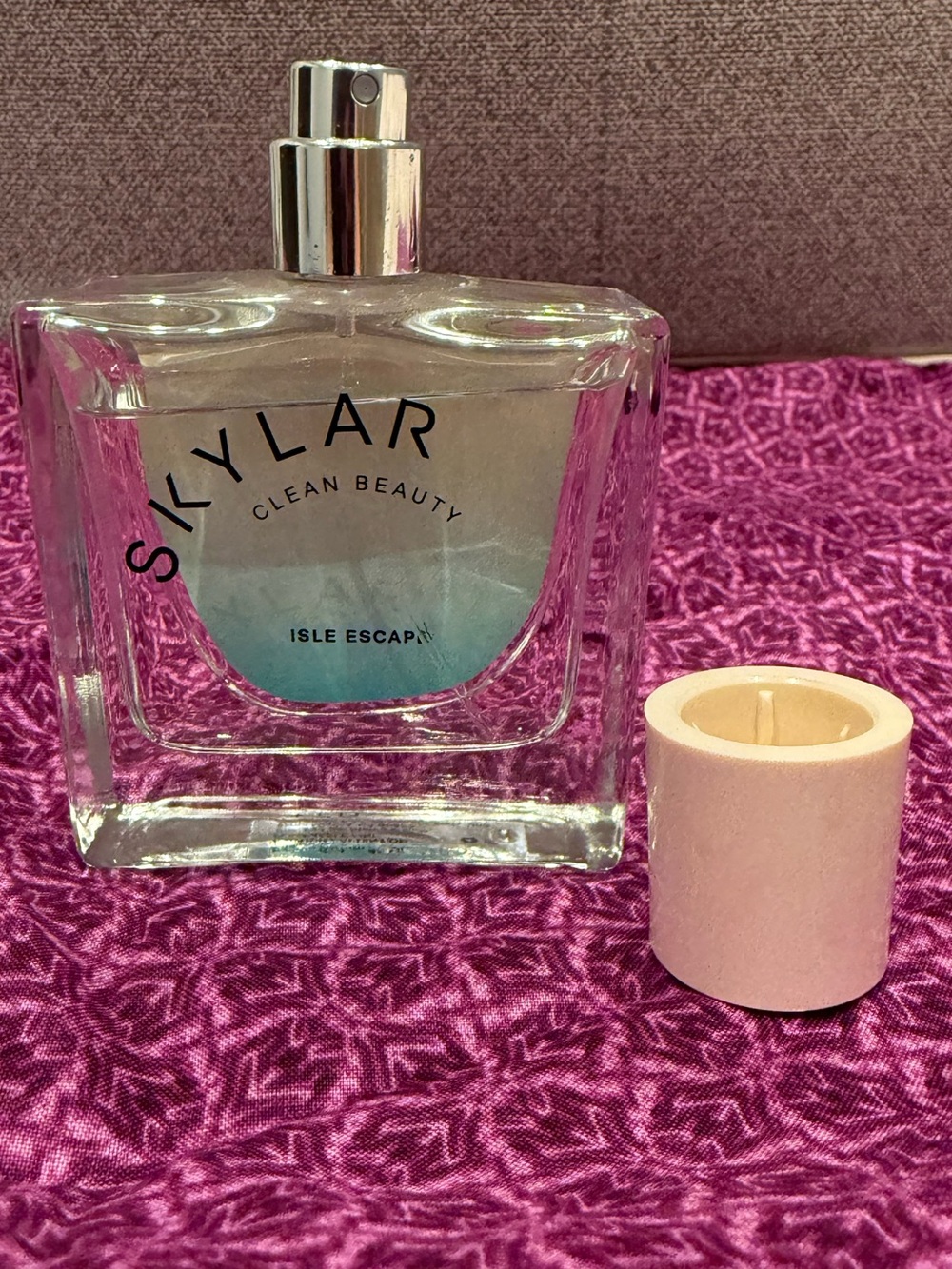 *LIKE NEW* 1.7oz*Skylar* Isle Escape*